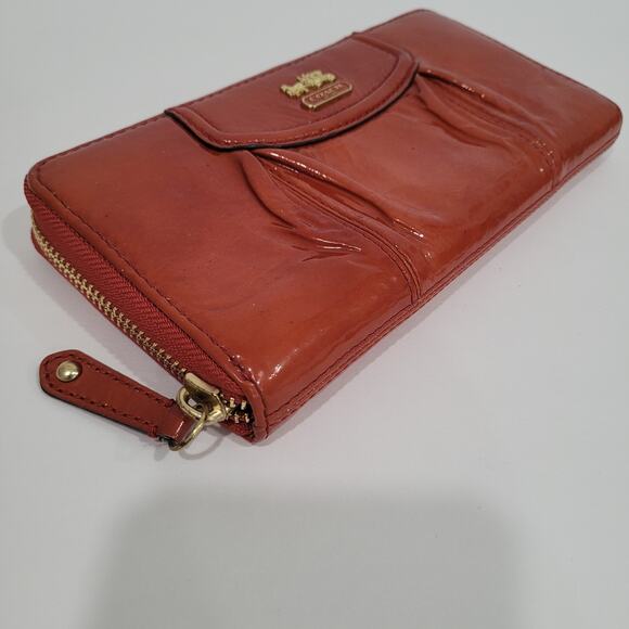 Coach Madison Wallet Solid Red Large Patent Leather Zip Around Logo Condition - Picture 9 of 12